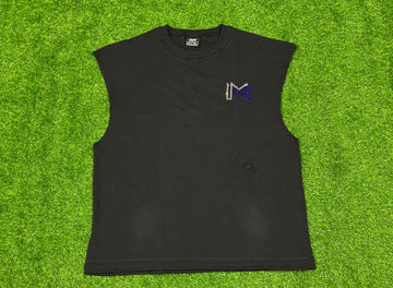 Sleeveless T-shirt